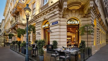 2 Restaurants, Frühstück, Mittagessen, Abendessen, regionale Küche