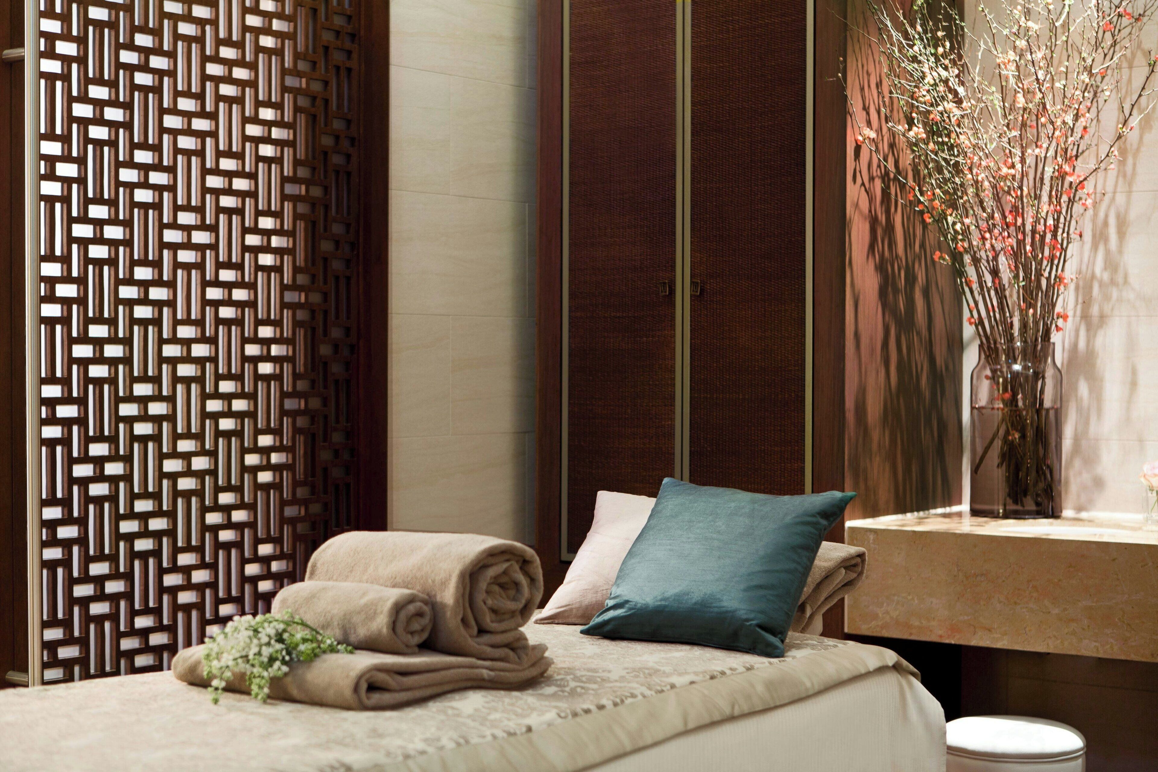 Couples treatment rooms, sauna, steam room, body treatments