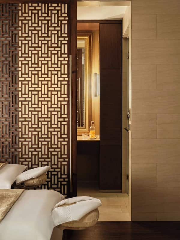 Couples treatment rooms, sauna, steam room, body treatments
