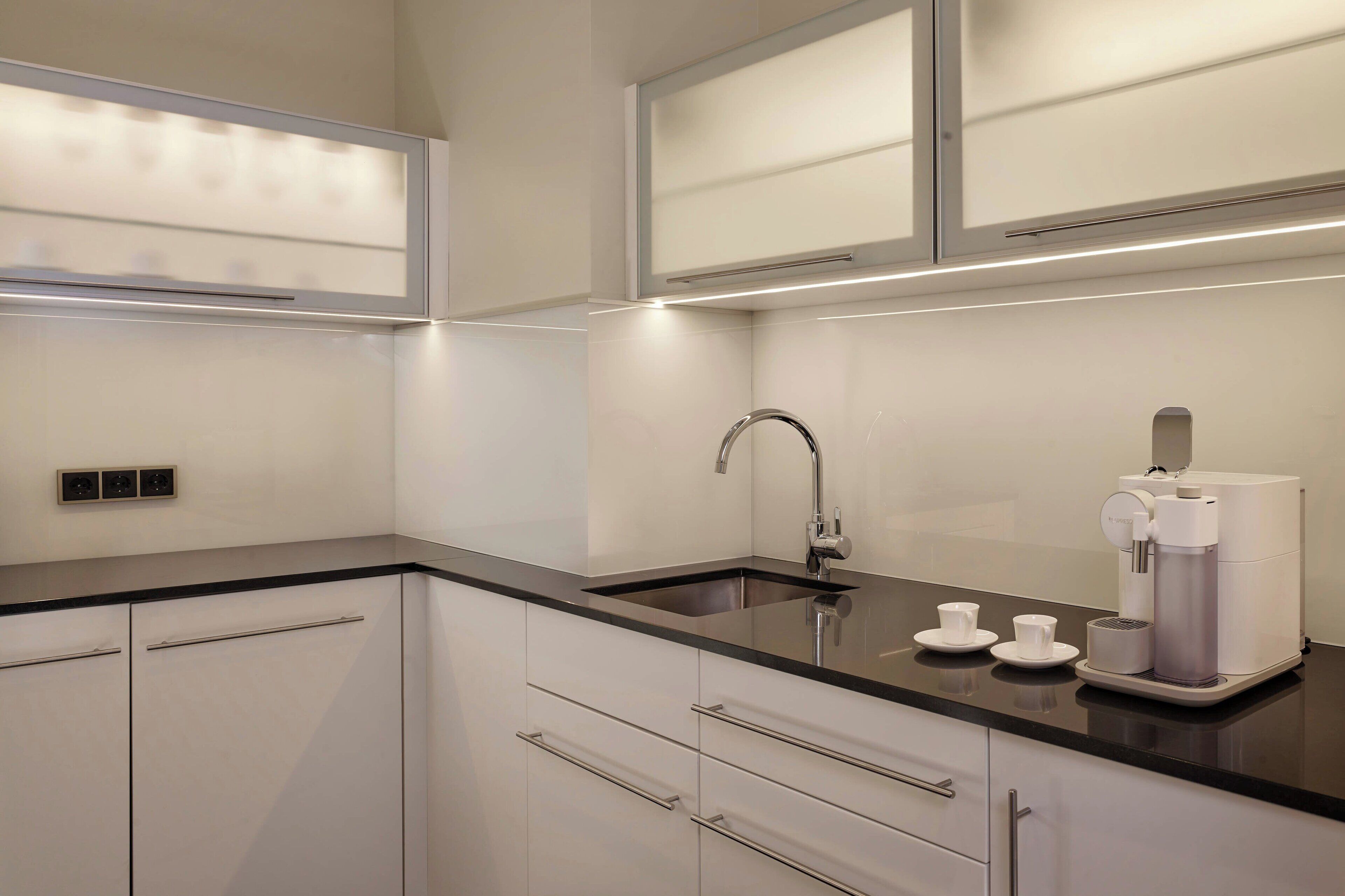 signature suite, 2 bedrooms | private kitchen | coffee/tea maker