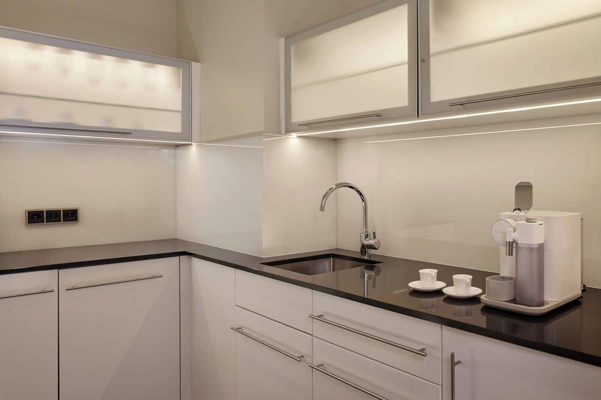 signature suite, 2 bedrooms | private kitchen | coffee/tea maker