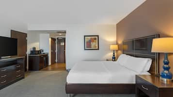 One King Bed, Non-Smoking, Accessible (Bath tub) | In-room safe, desk, laptop workspace, soundproofing