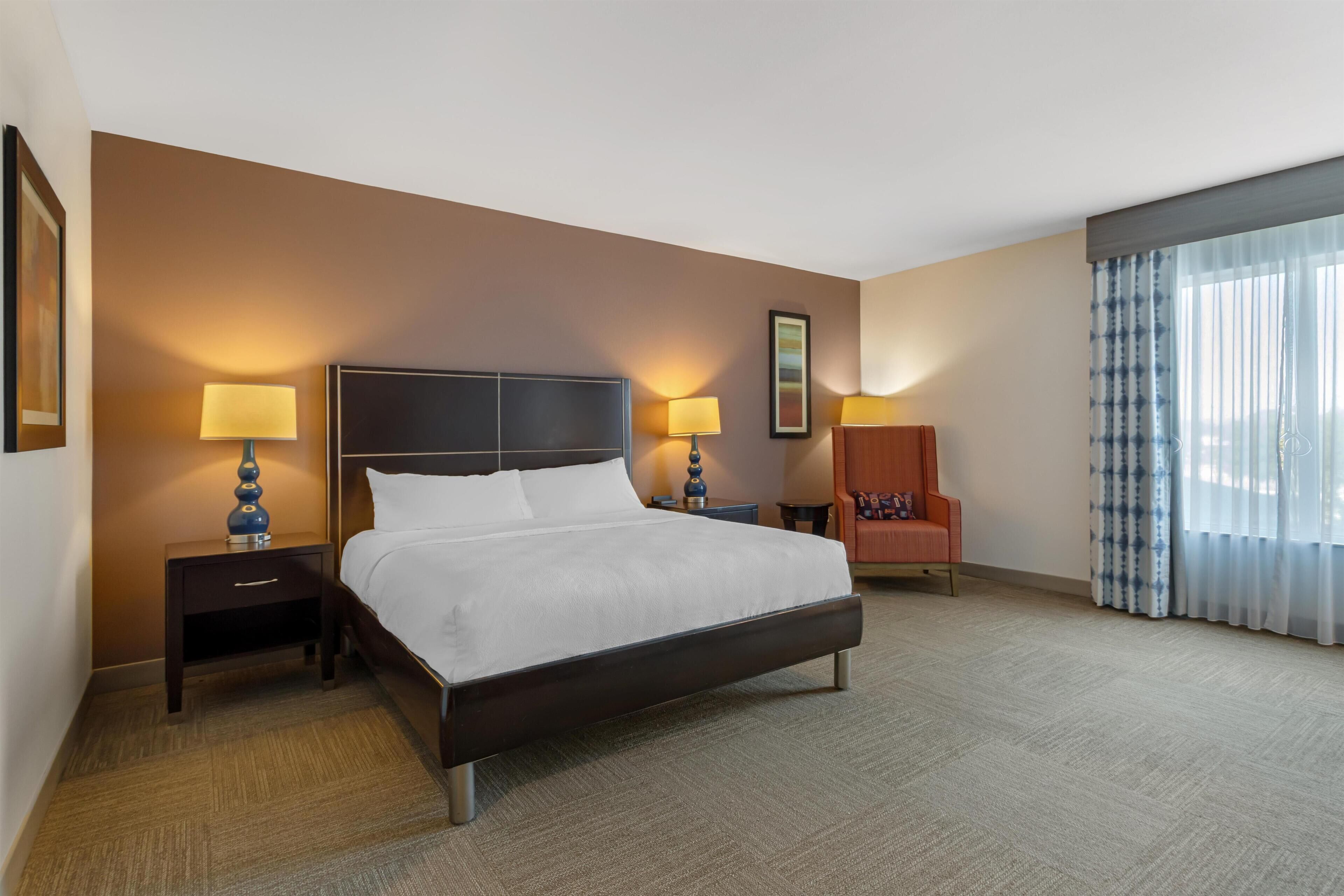 Zimmer, 1 King-Bett | Zimmersafe, Schreibtisch, laptopgeeigneter Arbeitsplatz