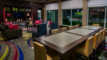 Breakfast, lunch, dinner served; international cuisine