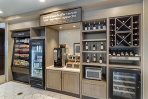 Snack bar - Hilton Garden Inn Houston NW America Plaza (Houston)