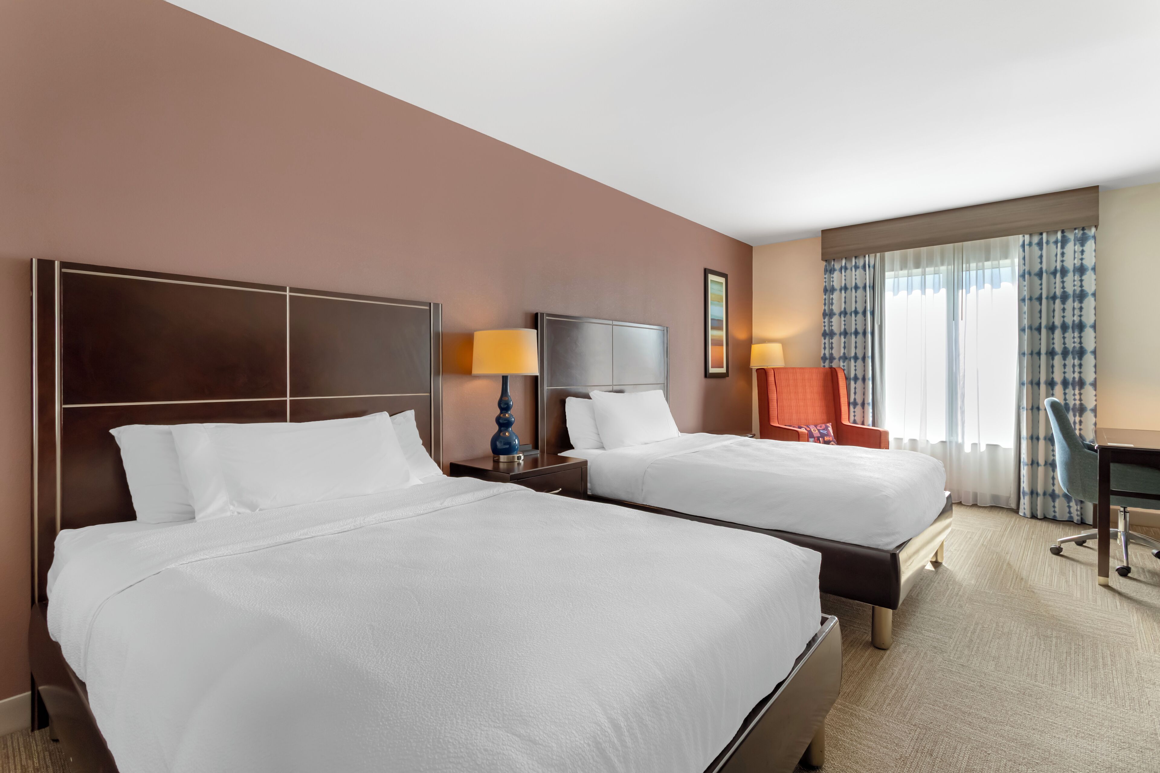 Tallelokero huoneessa, työpöytä