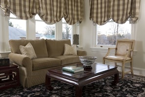 Living area - Inn at 202 Dover (Easton)