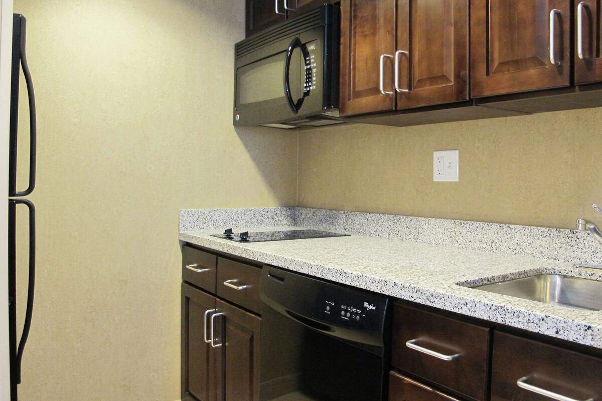 studio suite, 1 king bed | private kitchen | full-sized fridge, microwave, stovetop, dishwasher