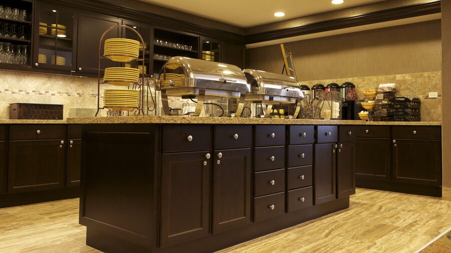 Homewood Suites by Hilton Coralville - Iowa River Landing
