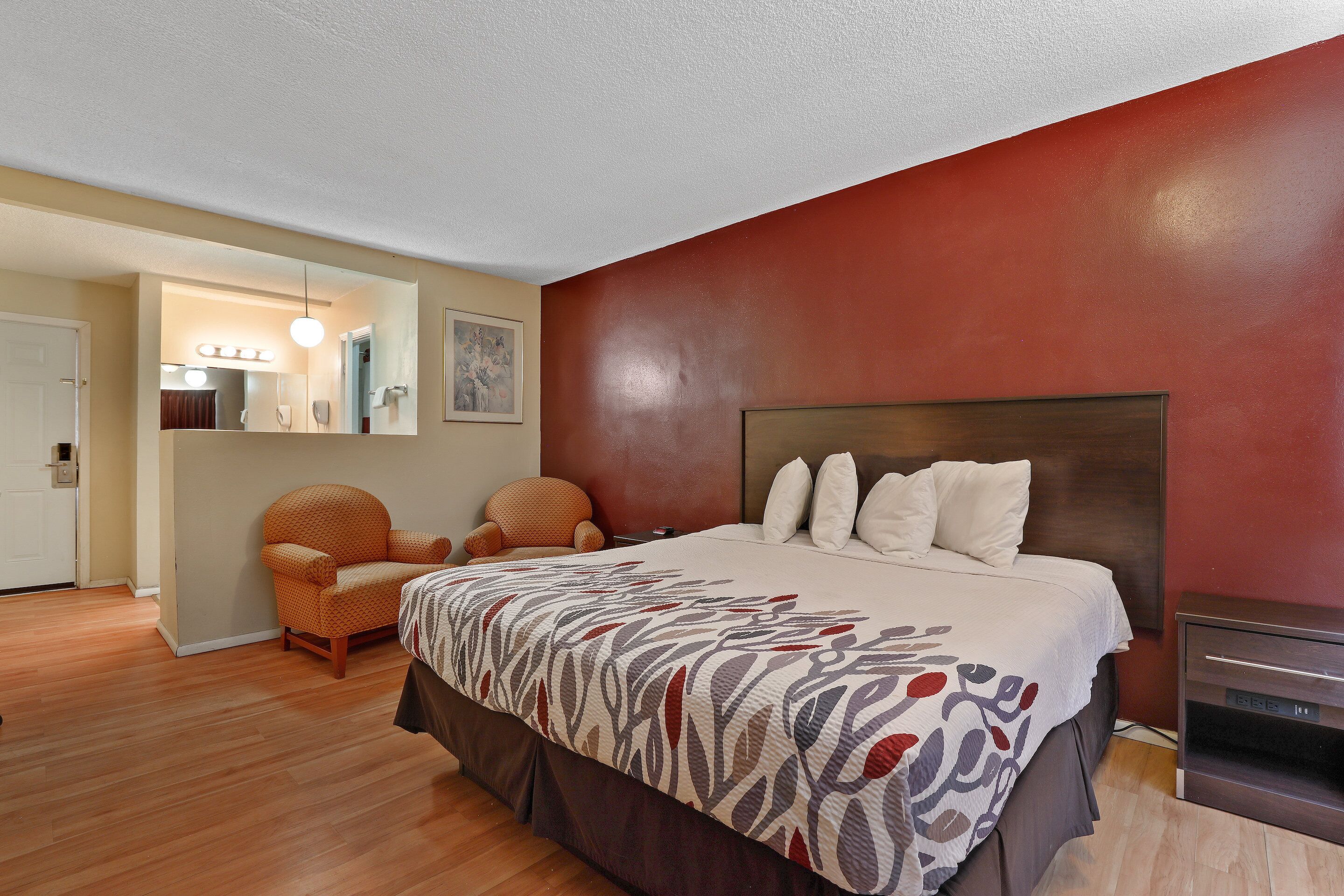 Suite, para no fumadores (1 King Bed and 2 Queen Beds) | Escritorio, wifi gratis y ropa de cama 