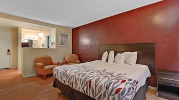 Suite, para no fumadores (1 King Bed and 2 Queen Beds) | Escritorio, wifi gratis y ropa de cama