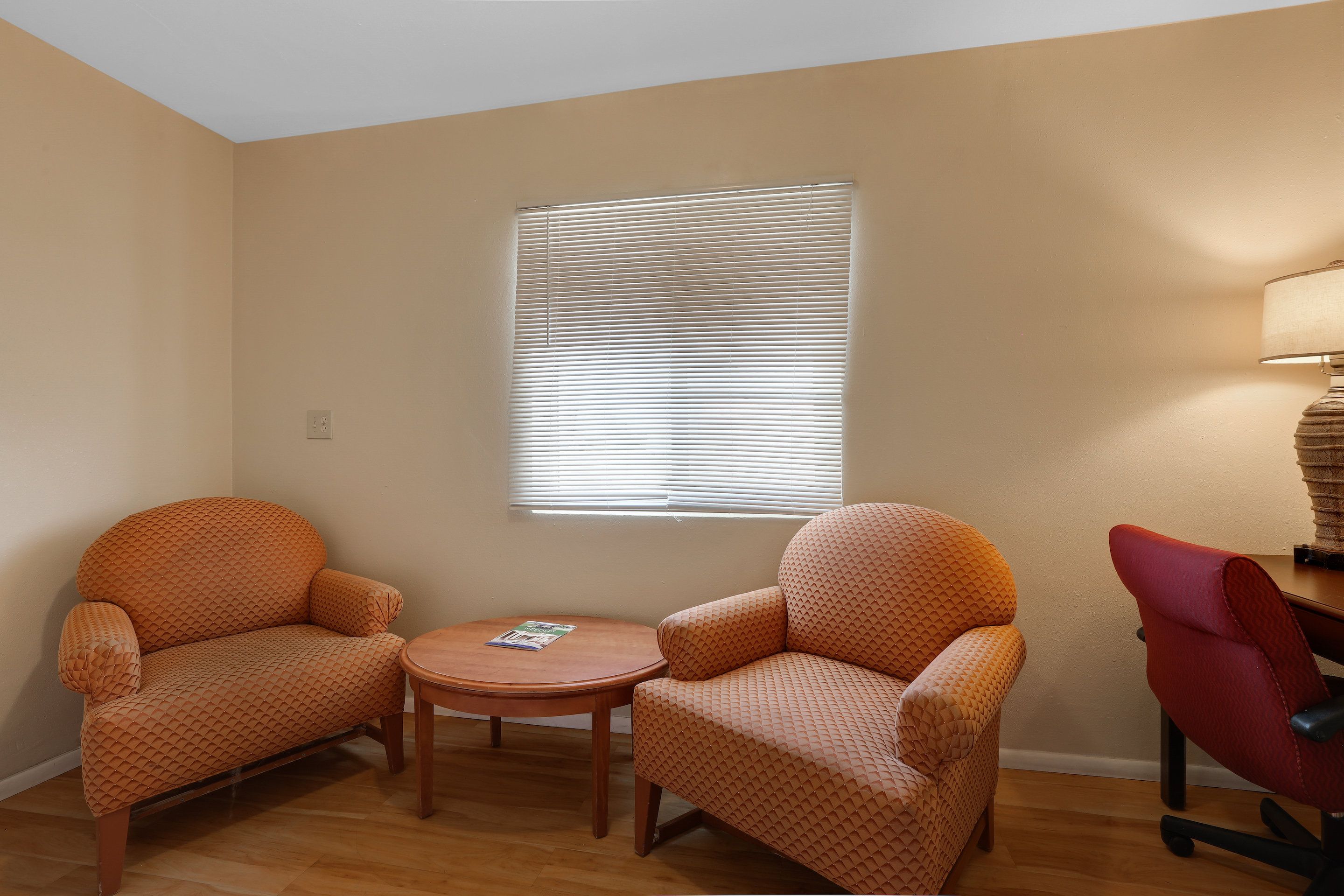 Suite, 1 King Bed, Non Smoking | Desk, WiFi (free), bed sheets