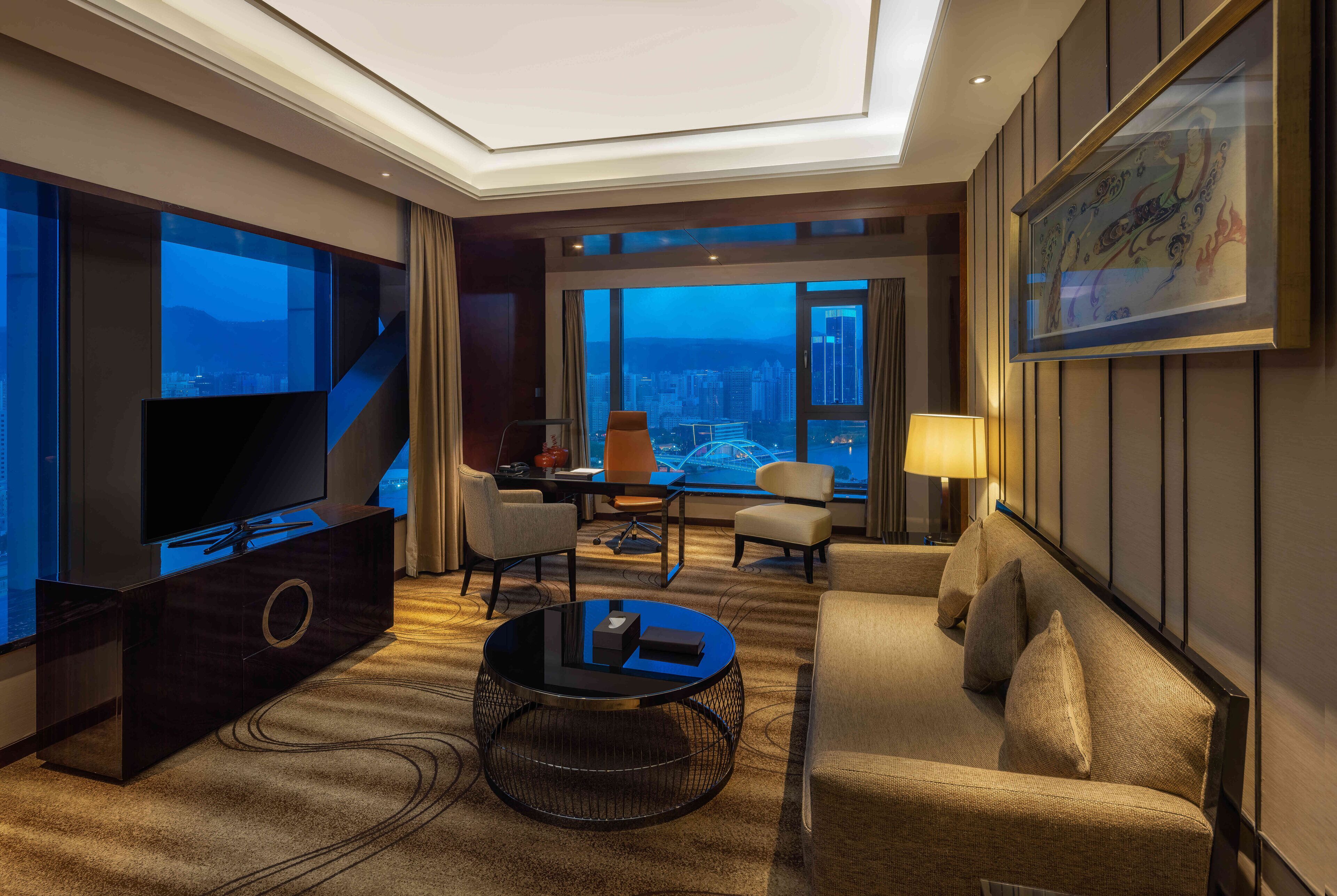 suite, 1 bedroom, accessible, club lounge access (river view) | minibar, desk, laptop workspace, blackout curtains