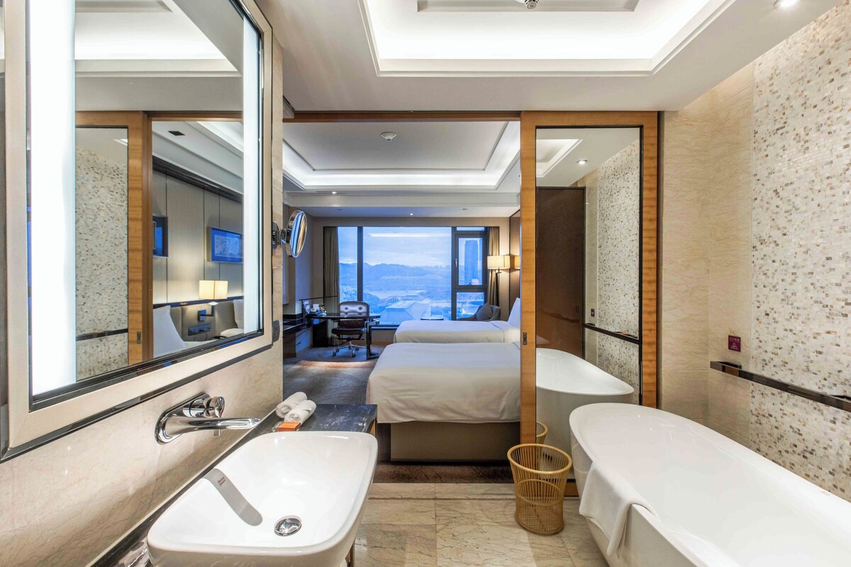 Standard Room, 2 Single Beds, Club lounge access, River View (River View) | Minibar, desk, laptop workspace, blackout curtains