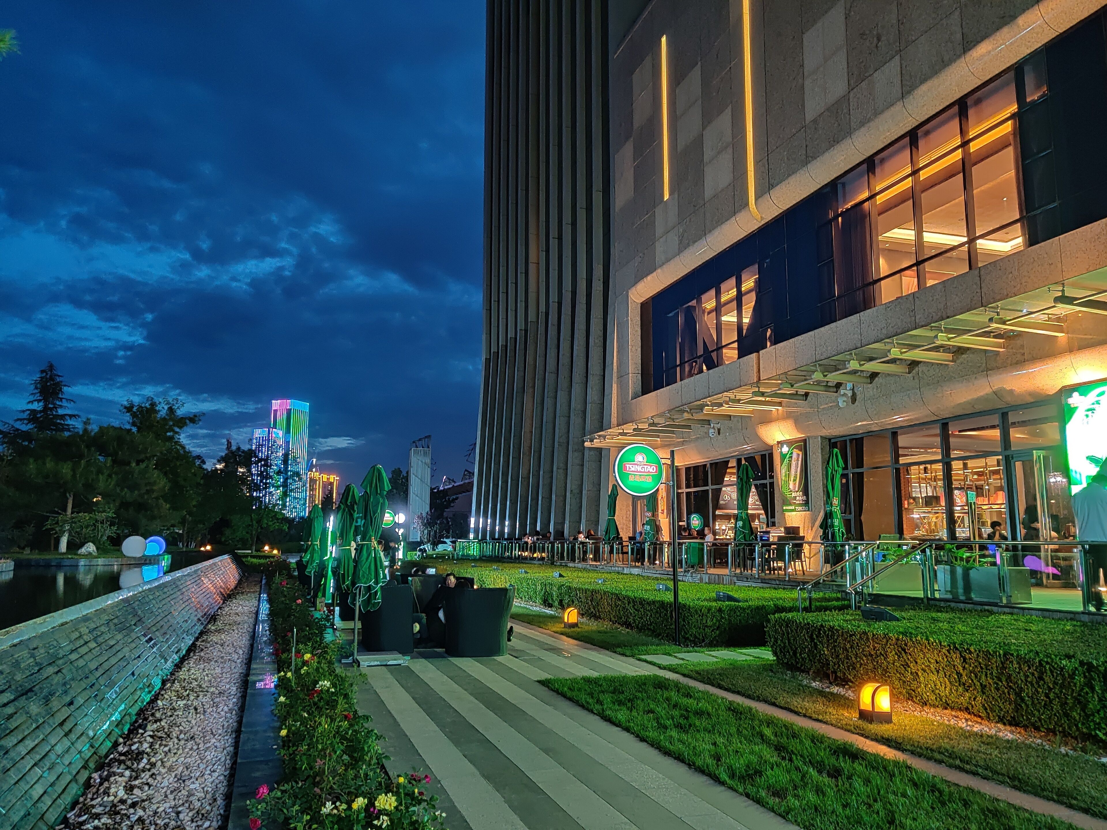 3 restaurants, breakfast, lunch, dinner served; chinese cuisine