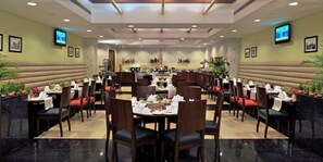 2 restaurants, breakfast, lunch served; local and international cuisine 