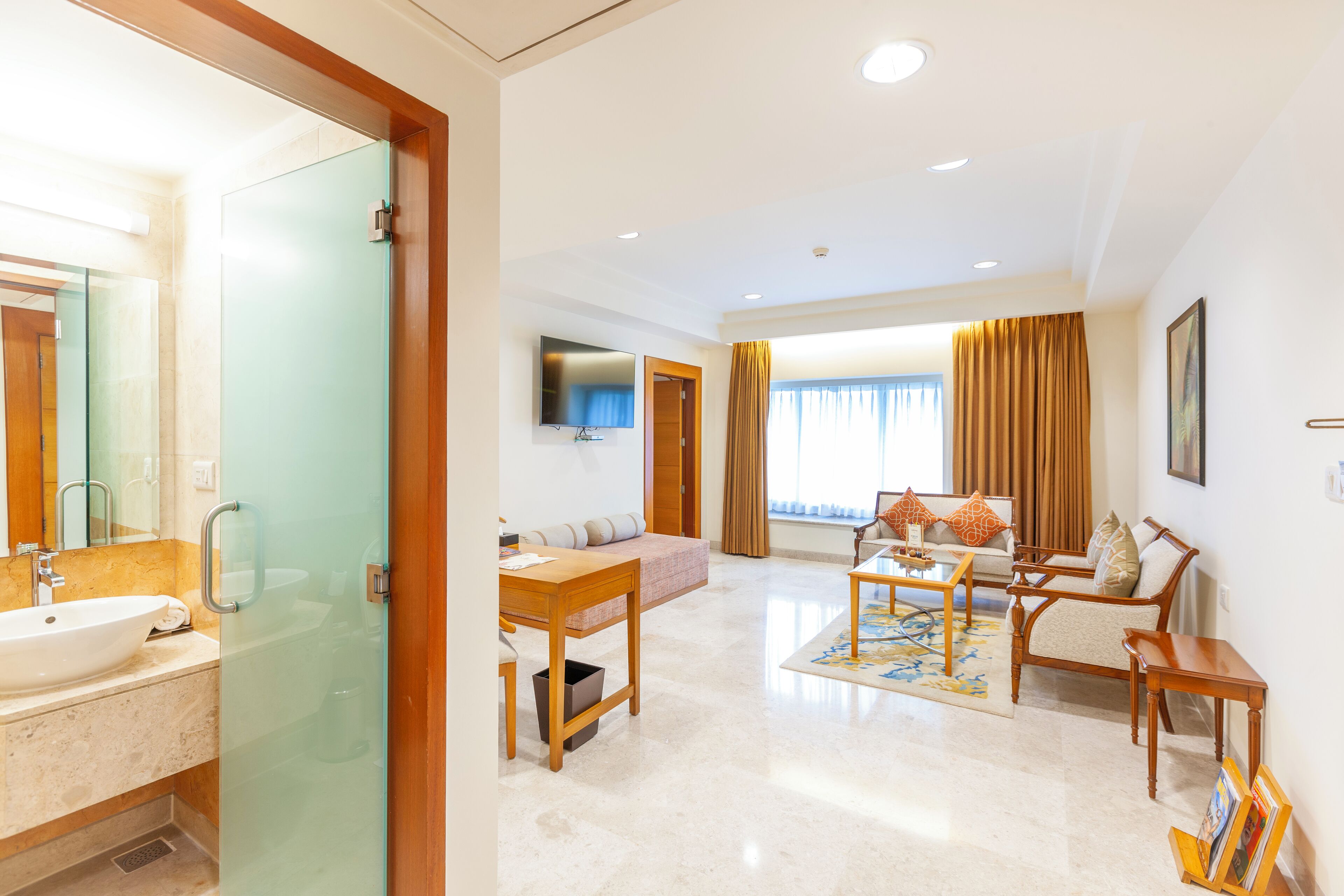 deluxe suite (deluxe suite room) | living area | 32-inch led tv with satellite channels, tv, dvd player