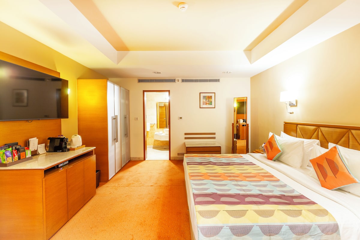Suite Deluxe (Deluxe Suite Room) | Minibar, coffres-forts dans les chambres, bureau, chambres insonorisées