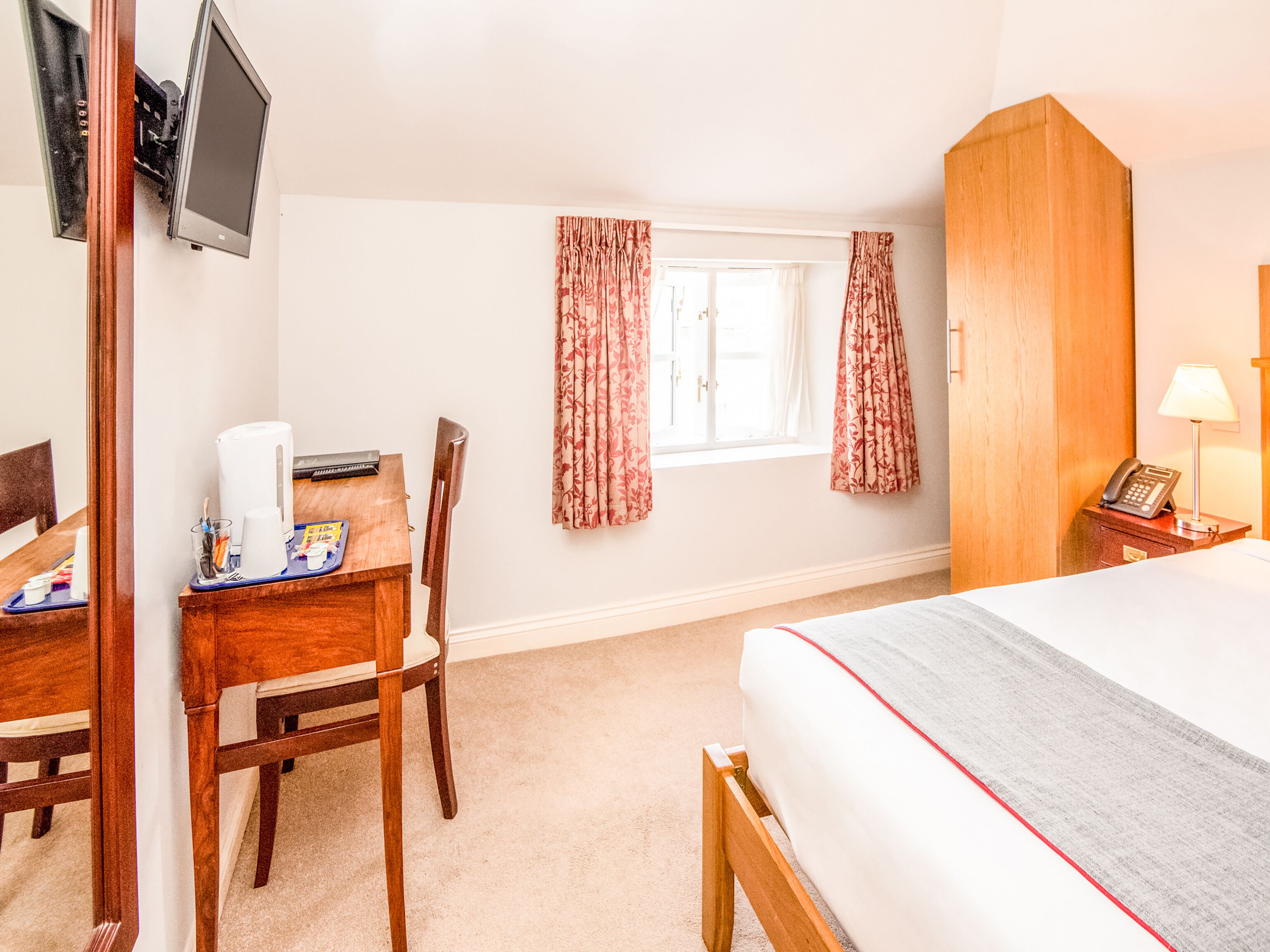 Premium bedding, Select Comfort beds, blackout drapes, WiFi (free)