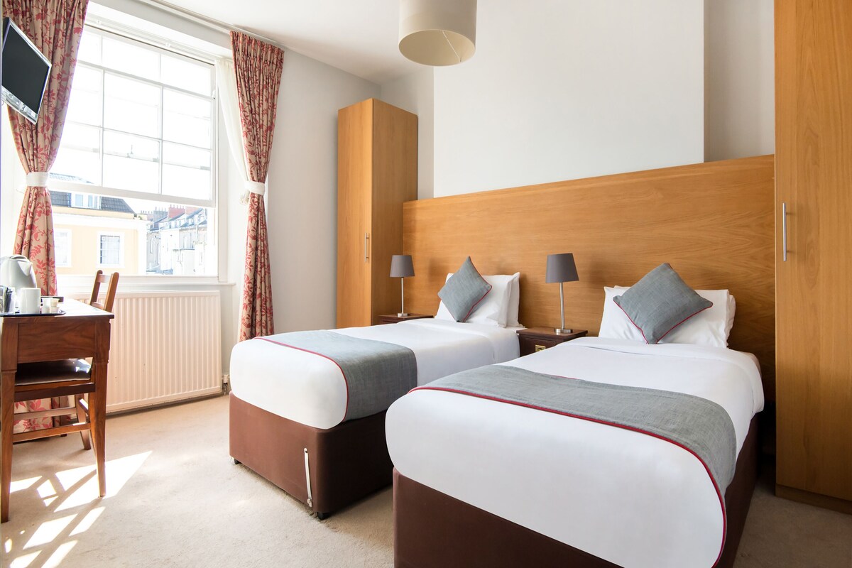 Premium bedding, Select Comfort beds, blackout drapes, WiFi (free)