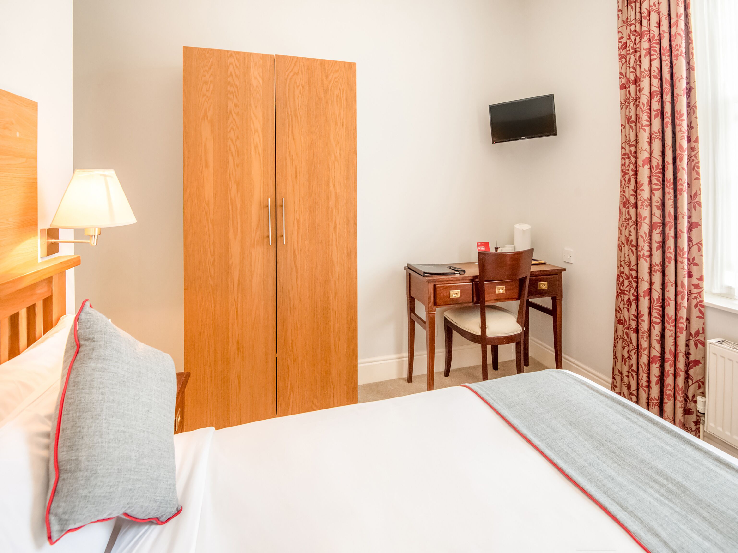Premium bedding, Select Comfort beds, blackout drapes, WiFi (free)