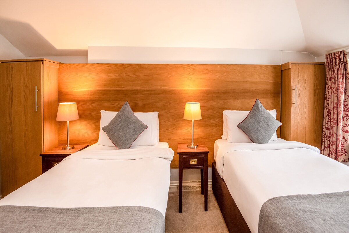 Premium bedding, Select Comfort beds, blackout drapes, WiFi (free)