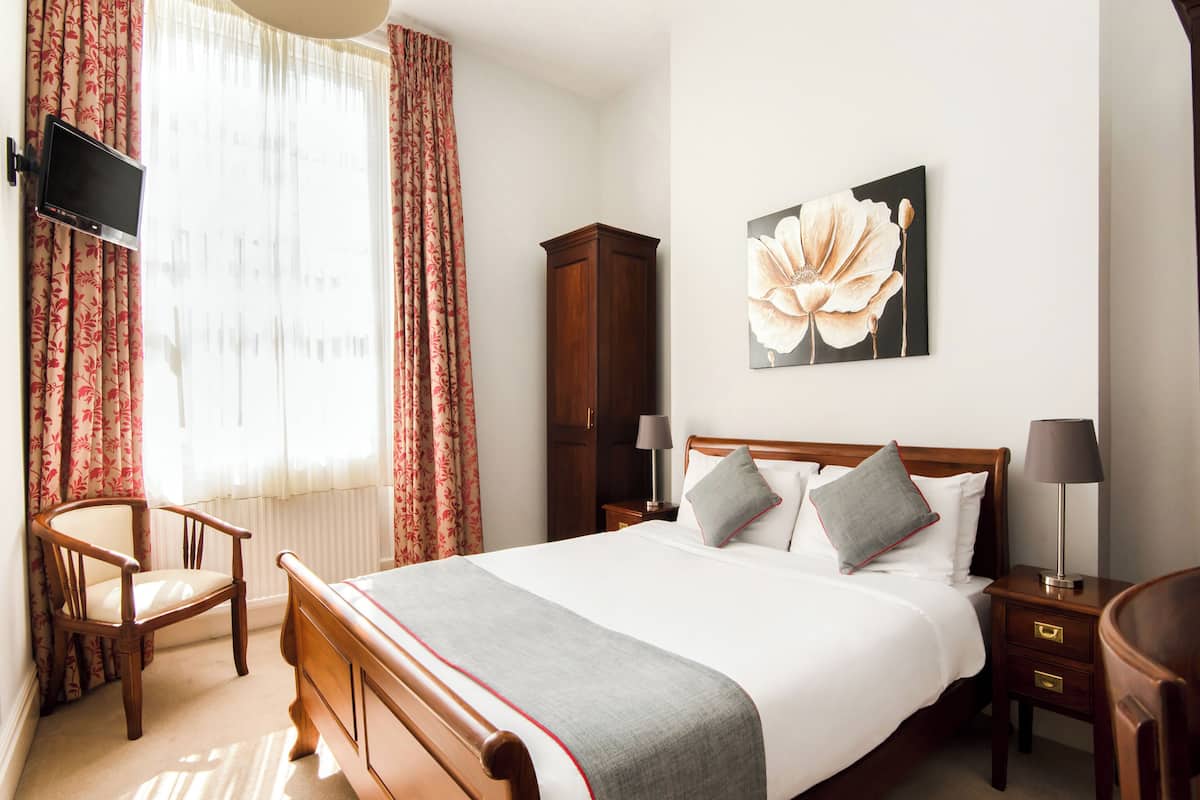 Premium bedding, Select Comfort beds, blackout drapes, WiFi (free)