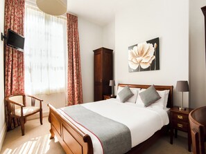Premium bedding, Select Comfort beds, blackout drapes, free WiFi - Oyo The Regency (Bristol)