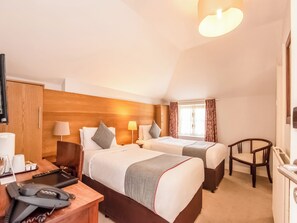 Premium bedding, Select Comfort beds, blackout drapes, free WiFi - Oyo The Regency (Bristol)