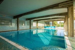 Indoor pool, seasonal outdoor pool - UP Pateirahotel (Agueda)