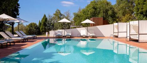 Outdoor pool, sun loungers