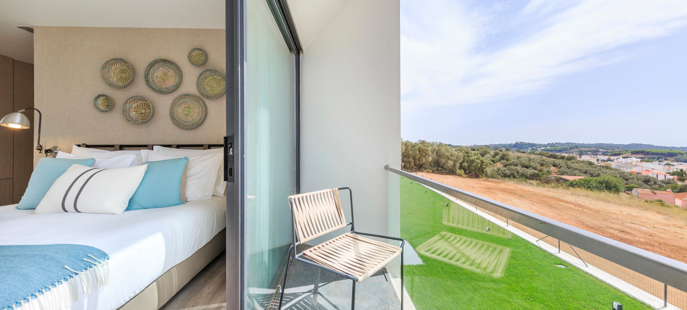 double room | minibar, in-room safe, desk, free wifi