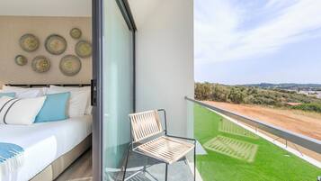 Double Room | Minibar, in-room safe, desk, free WiFi