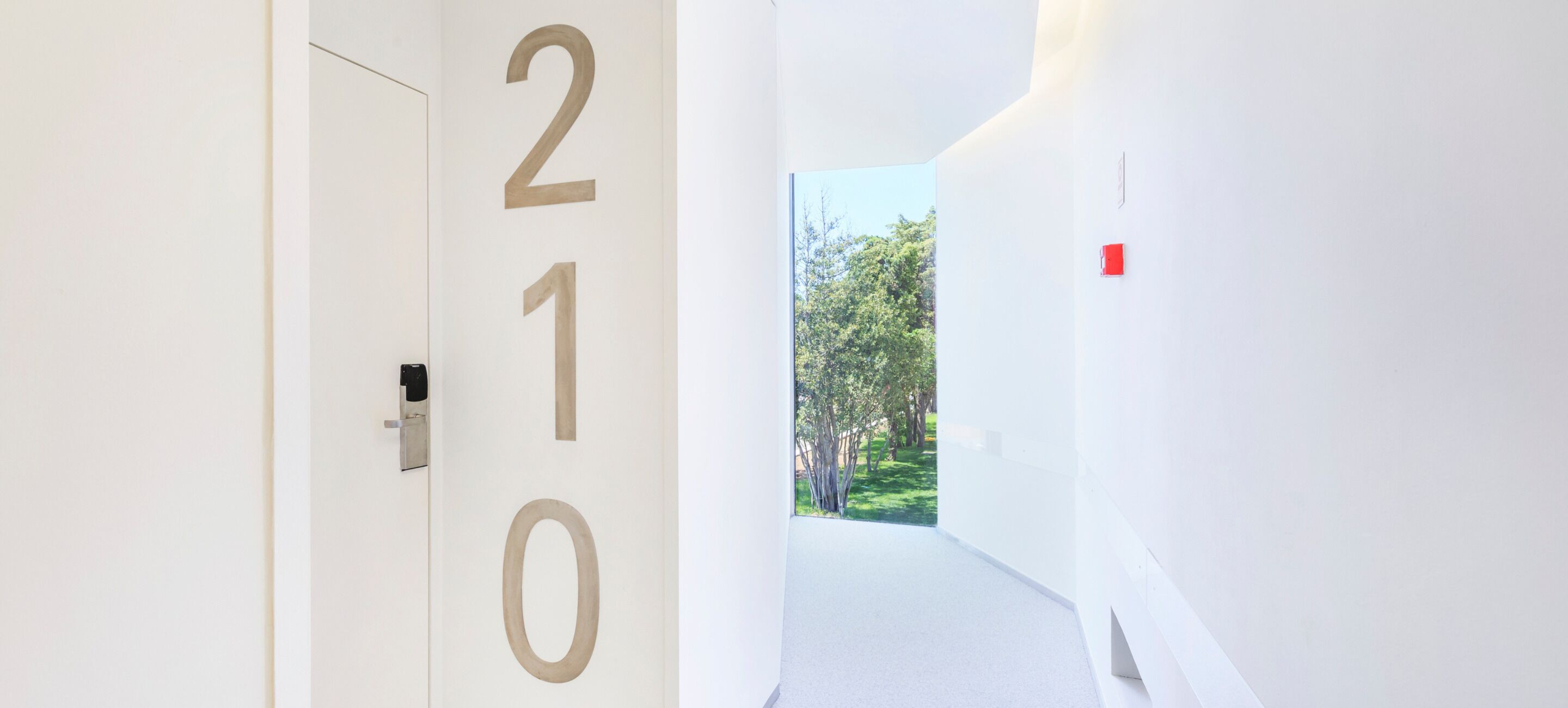 suite | minibar, in-room safe, desk, free wifi