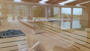 Couples treatment room(s), sauna, hot tub, steam room, body treatments