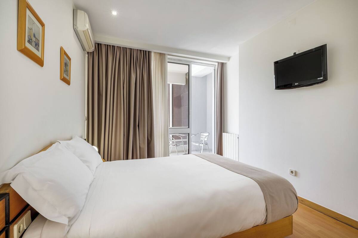 Standard Double Room | Minibar, desk, blackout drapes, cribs (free)
