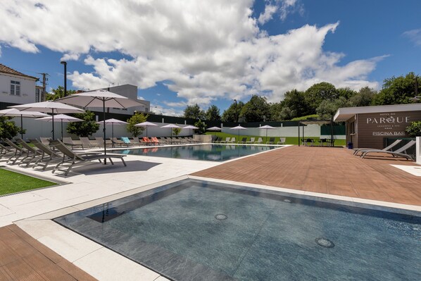 Indoor pool, pool loungers