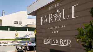 A sign for Hotel do Parque, indicating it is a congress and spa hotel with a piscina bar. - Hotel Do Parque - Congress & SPA (Sao Pedro do Sul)