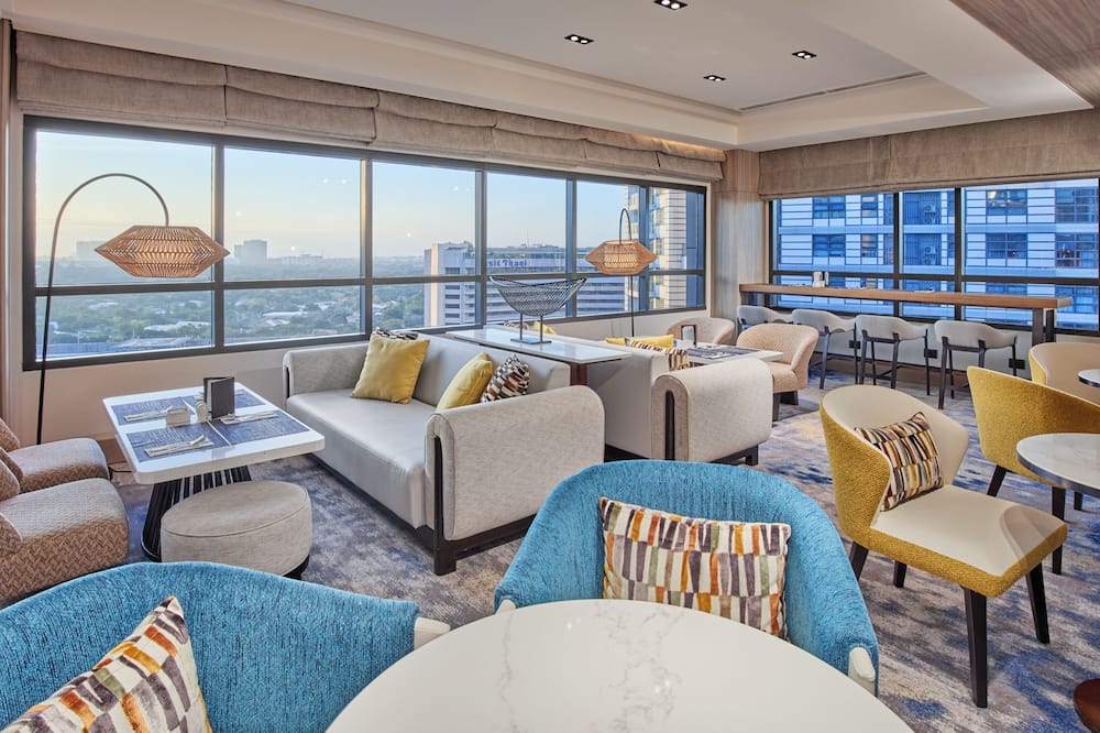 Holiday Inn & Suites Makati by IHG
