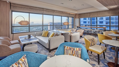 Holiday Inn & Suites Makati by IHG