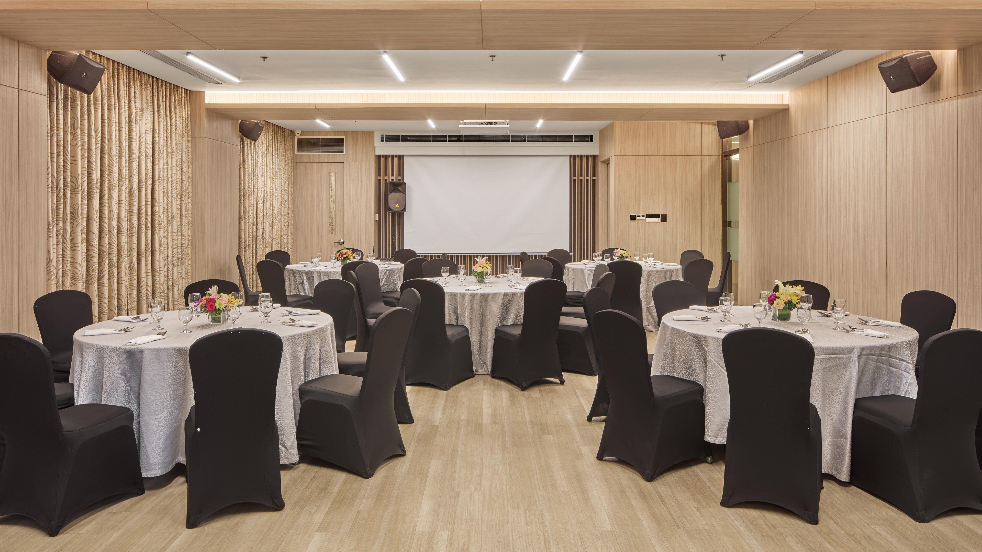 Photo - Holiday Inn & Suites Makati by IHG