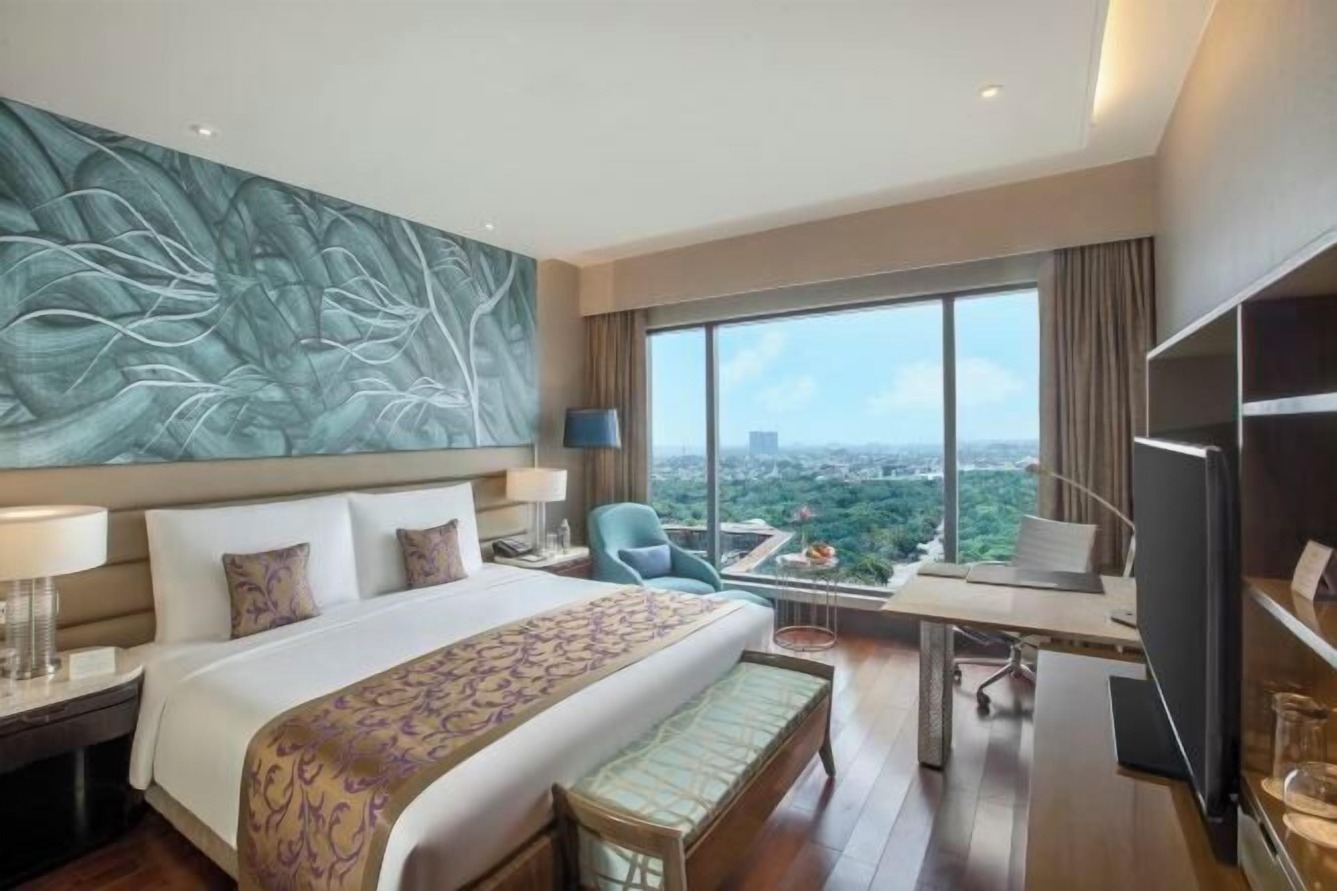 1 bedroom, down comforters, minibar, in-room safe