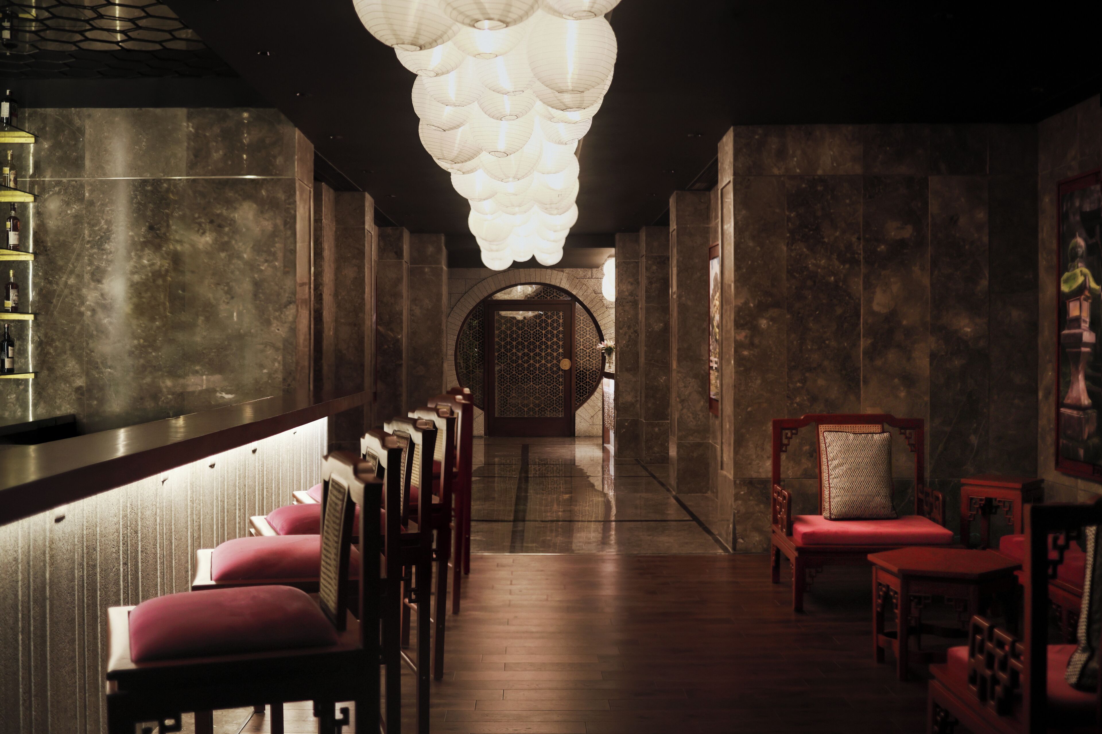 2 restaurants, breakfast, lunch served; international cuisine