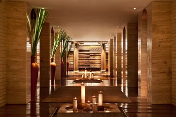 Couples treatment room(s), sauna, steam room, body treatments