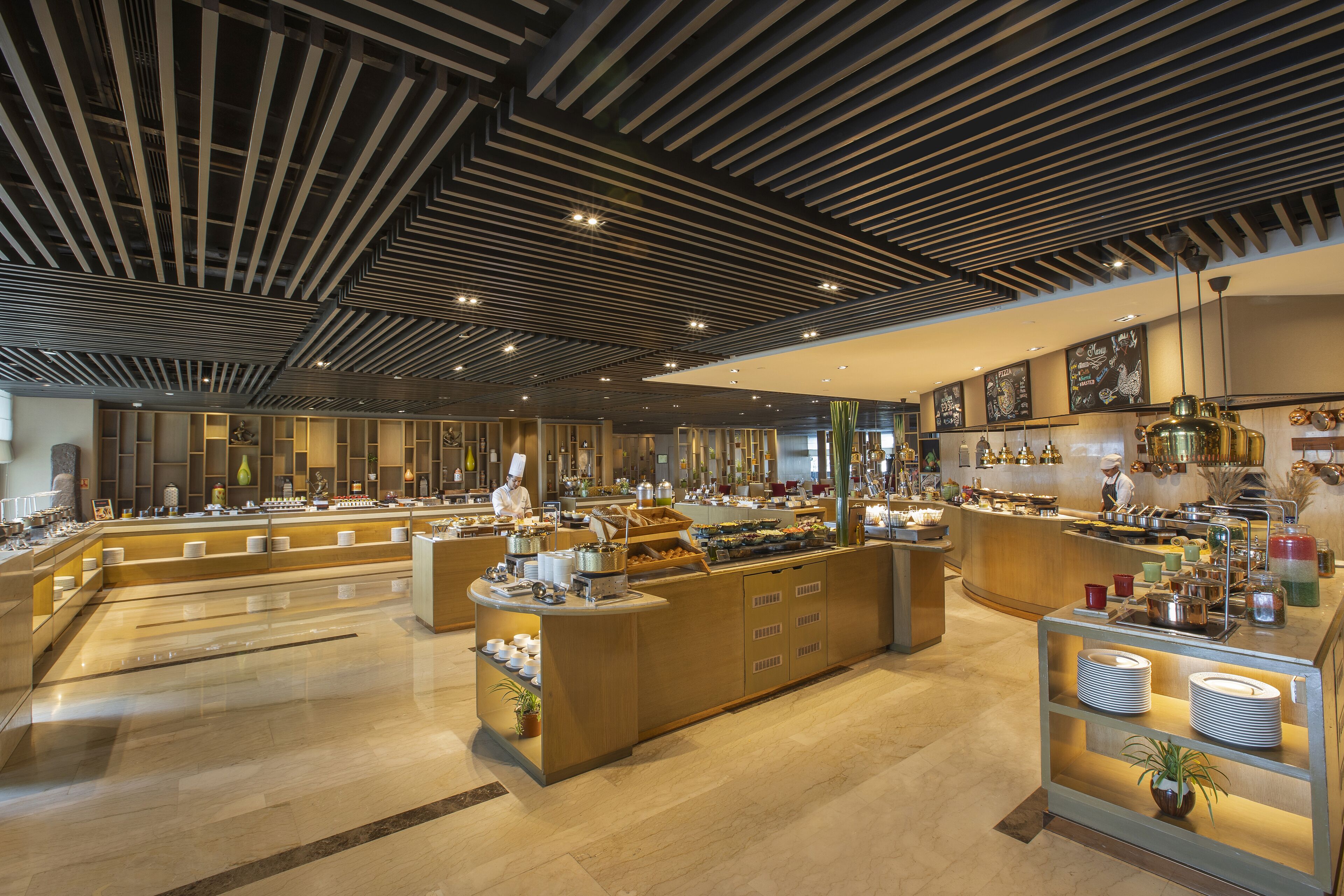 2 restaurants, breakfast, lunch served; international cuisine