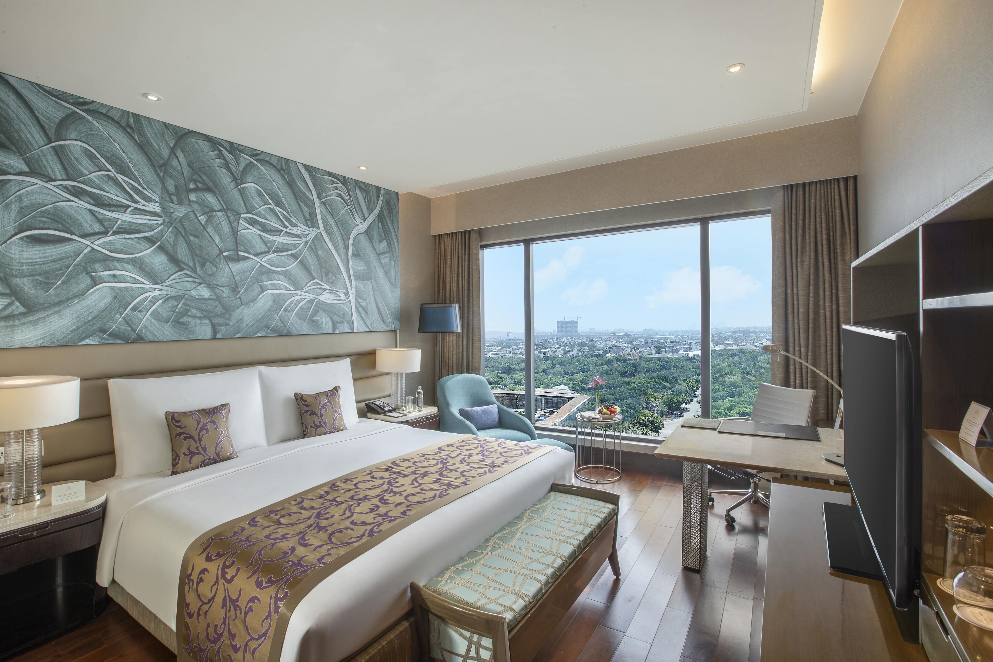 Premier Room | 1 bedroom, down comforters, minibar, in-room safe