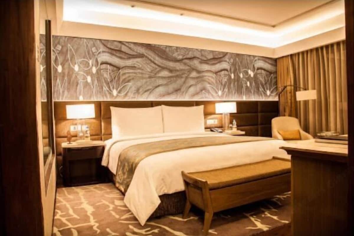 1 bedroom, down duvets, minibar, in-room safe
