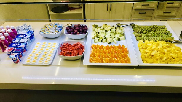 A buffet with various food items including eggs, fruits, and yogurt. - Hotel Susuqui (Sanxenxo)