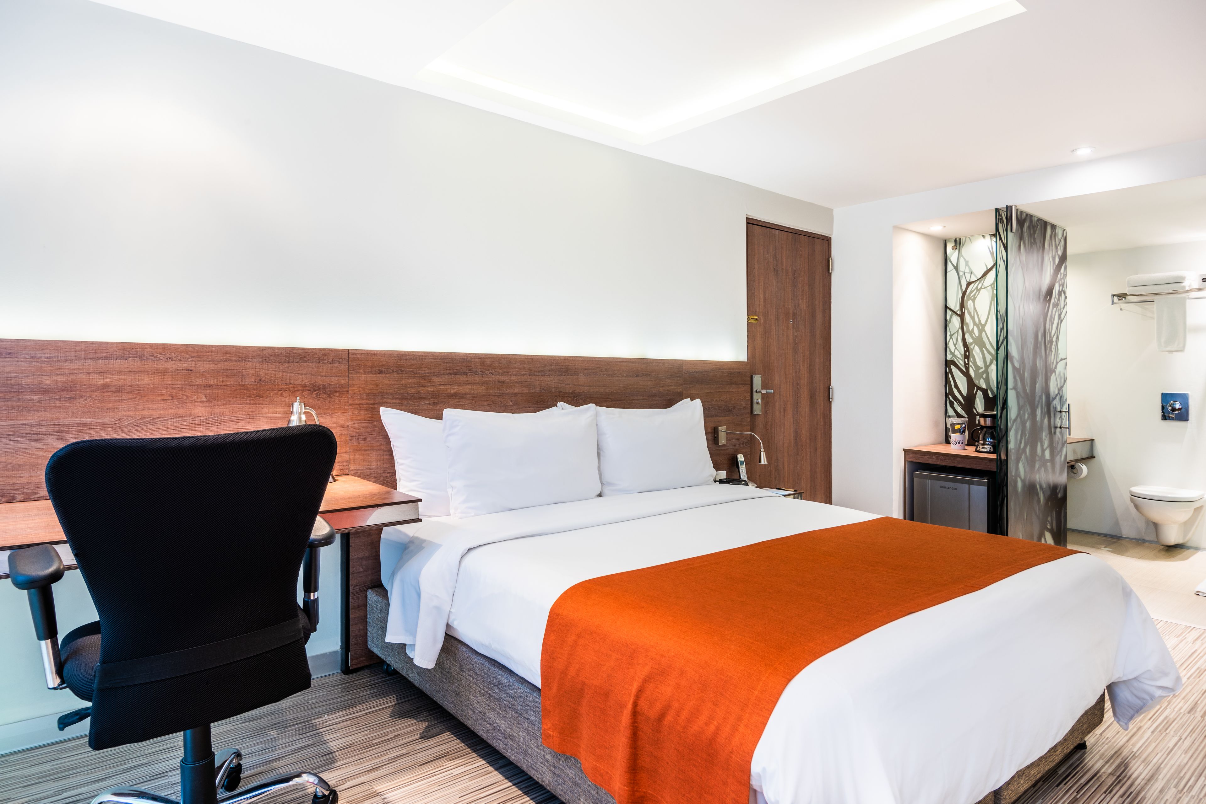 1 bedroom, egyptian cotton sheets, premium bedding, down duvets