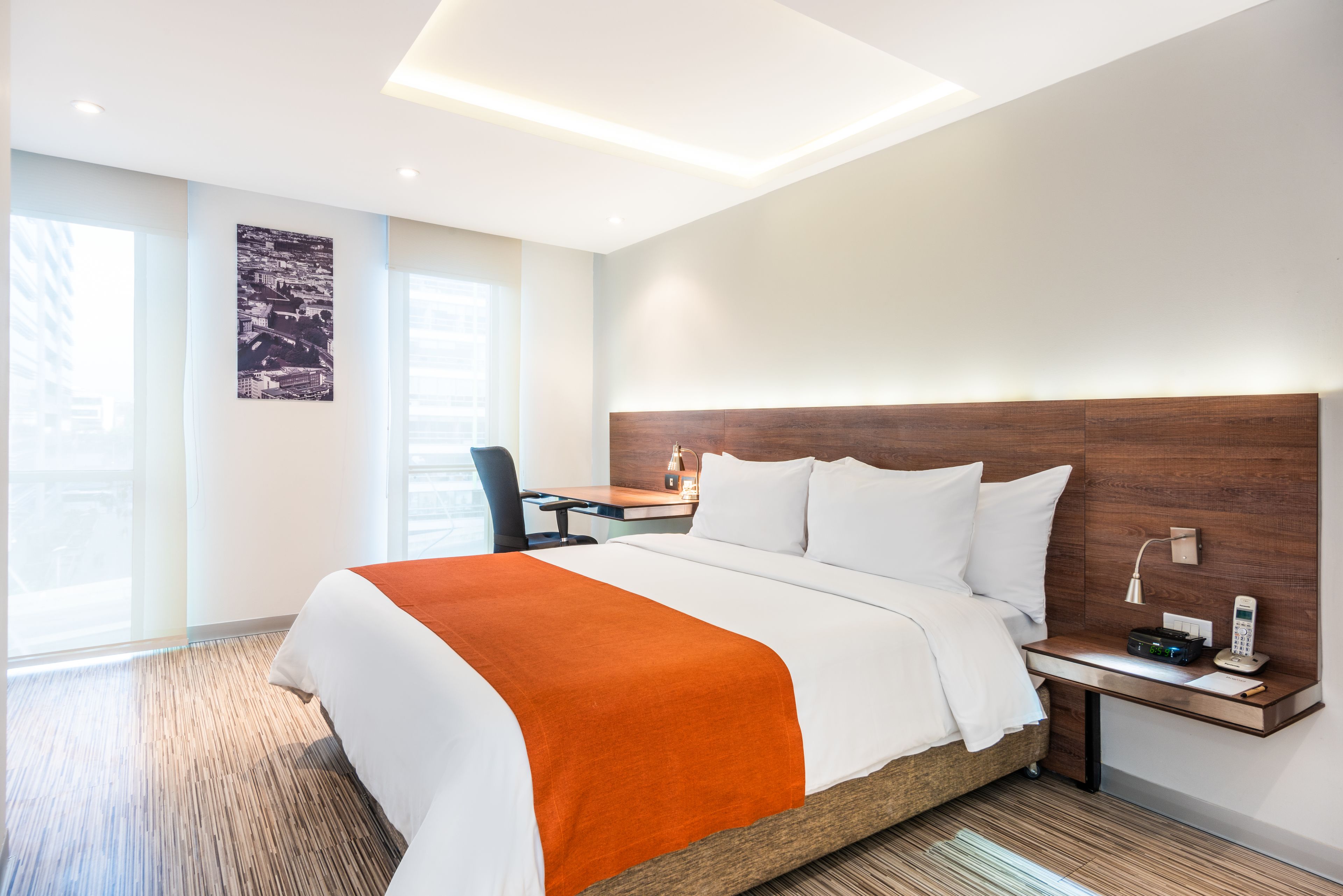 king garden-pet friendly | 1 bedroom, egyptian cotton sheets, premium bedding, down duvets